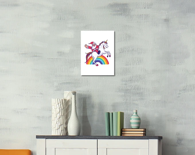 Le Père Noël Monte Un Cadeau De Noël Li – Image 3